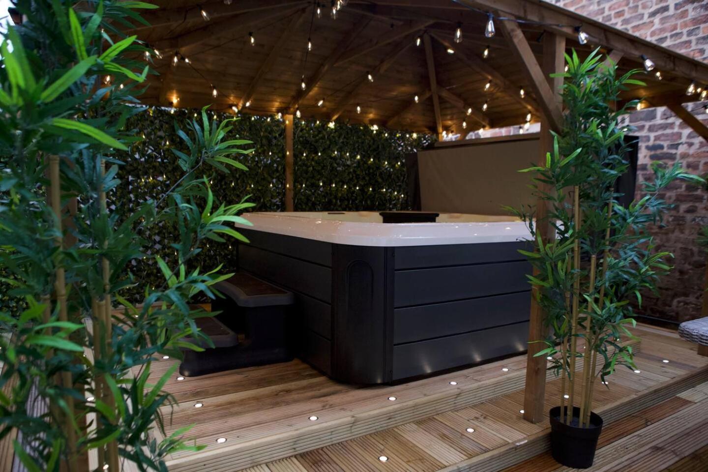 Romance On The Rows - Hot Tub City Centre Chester Dış mekan fotoğraf