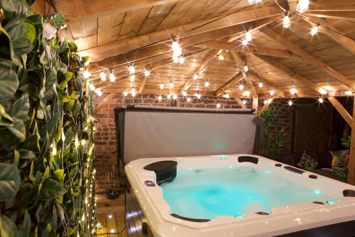 Romance On The Rows - Hot Tub City Centre Chester Dış mekan fotoğraf